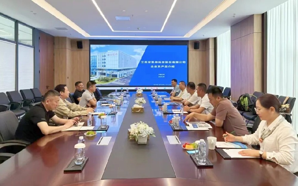 公司管理人员外出对标学习.jpg