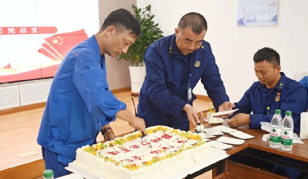 退役军人过生日.jpg